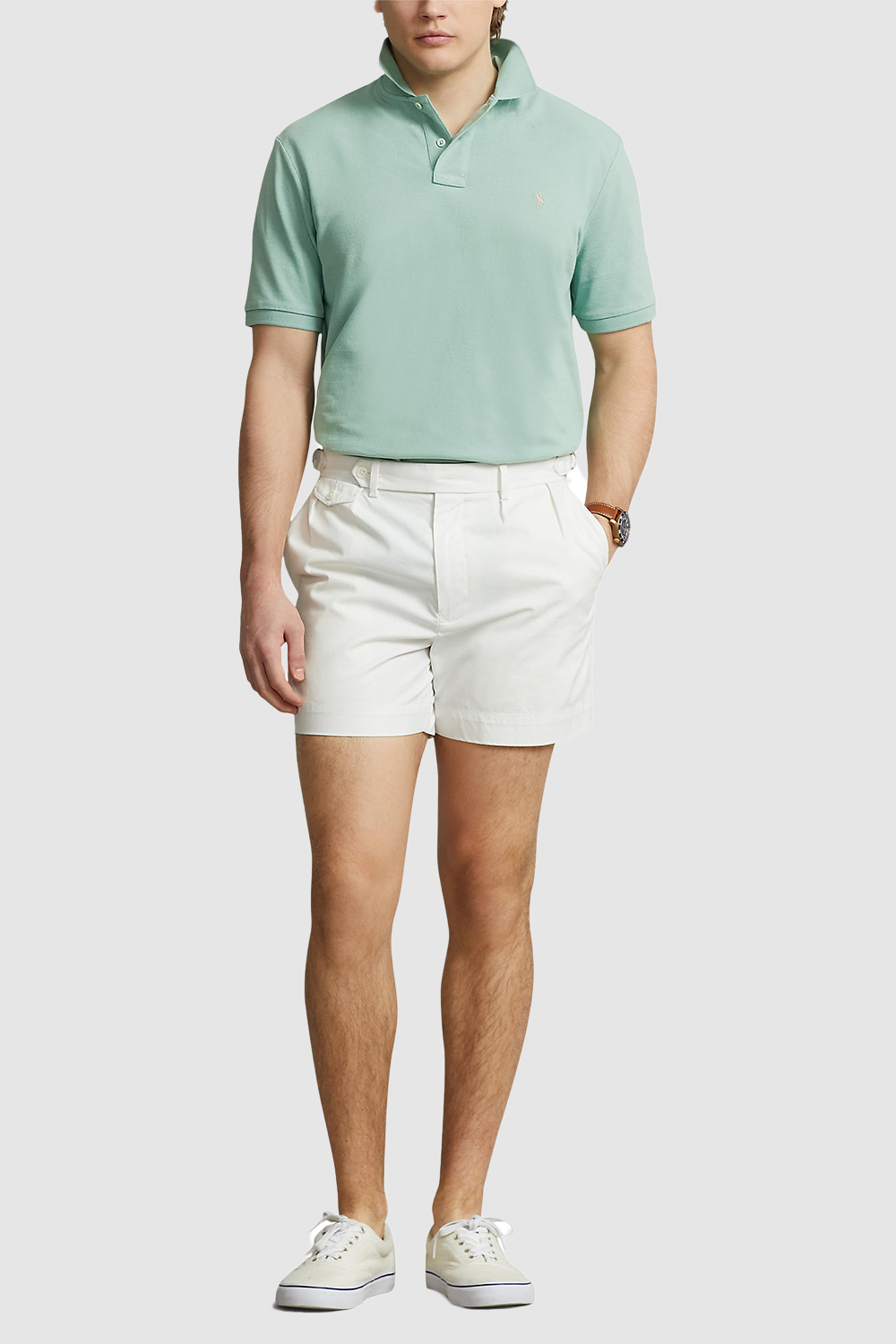 תמונת כל הלוק של חולצת פולו קצרה